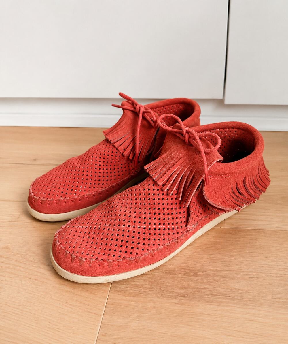 Minnetonka Pink/Coral Ankle Moccasin boots Womens size 8.5 Style Venice Booties